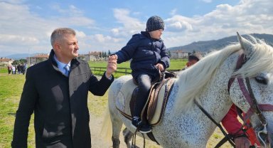 Özel bireyler Gölcük'te at binme heyecanı yaşadı