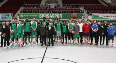 Şadi Özdemir Bursaspor Basketbol Takımı'nı antrenmanda izledi