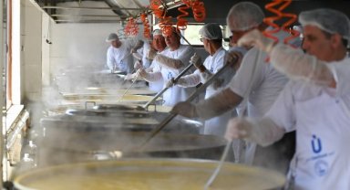 Üsküdar'da 30 bin kişiye sıcak yemek