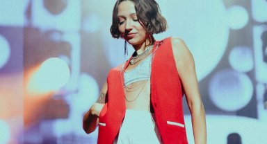 Zeynep Bastık'ın yeni şarkısı üç platformda bir numara