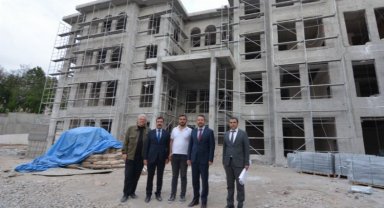 Başkan Adnan Öztaş yeni belediye binasının inşaatını inceledi