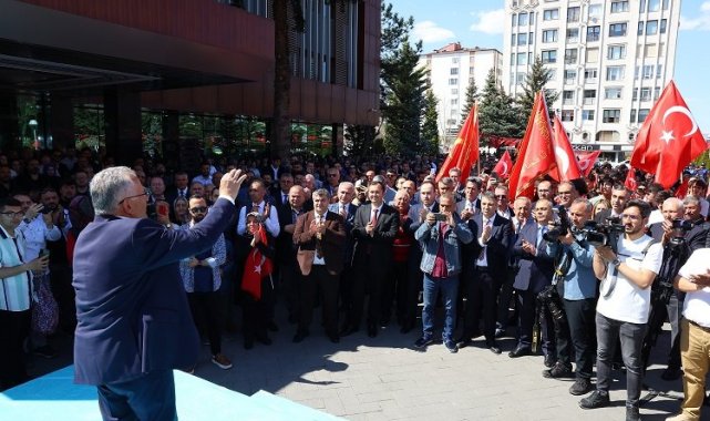 Başkan Büyükkılıç: "Kayserililerin hizmetkarı olmaya devam edeceğiz"