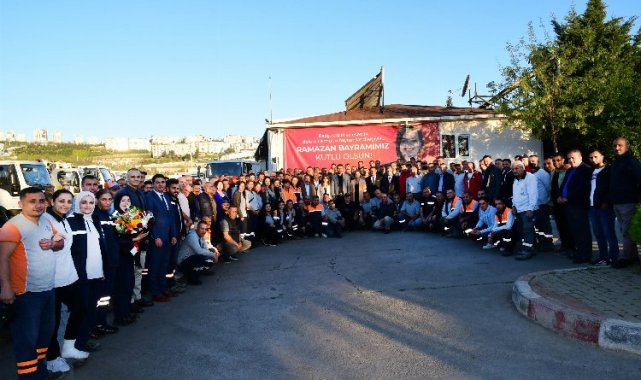Başkan Kınay, Karabağlar Belediyesi çalışanlarıyla bayramlaştı