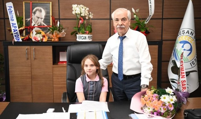 Başkan Özcan, makamını ilkokul öğrencisi Ceren Şen'e devretti