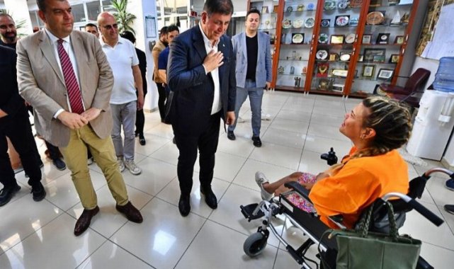 Başkan Tugay Seferihisar'da yurttaşların taleplerini dinledi