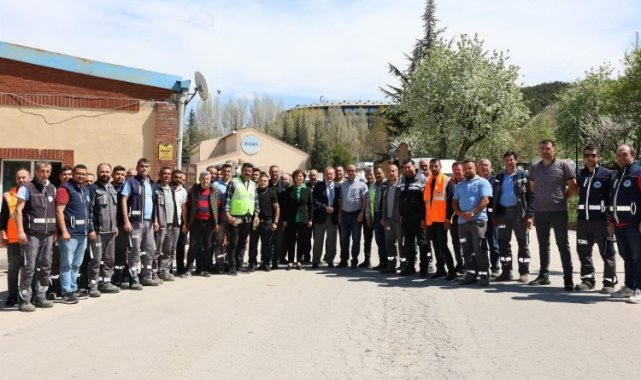 Başkan Ünlüce çalışanların bayramını kutladı