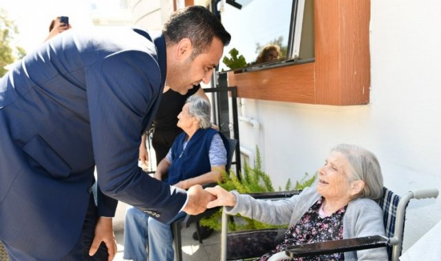 Başkan Yıldız; "Bir dokunduk, bin dua aldık"