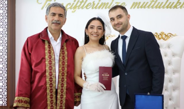 Bursa Gemlik'te Başkan Deviren ilk nikahını kıydı