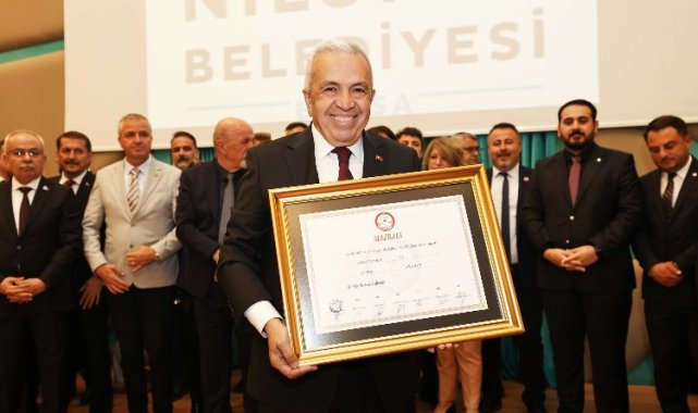 Bursa Nilüfer'de Şadi Özdemir mazbatasını aldı