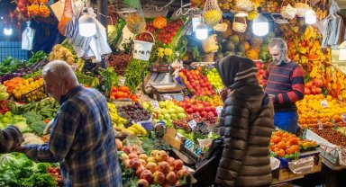 Bursa'da pazarlarda siyasilere mesaj