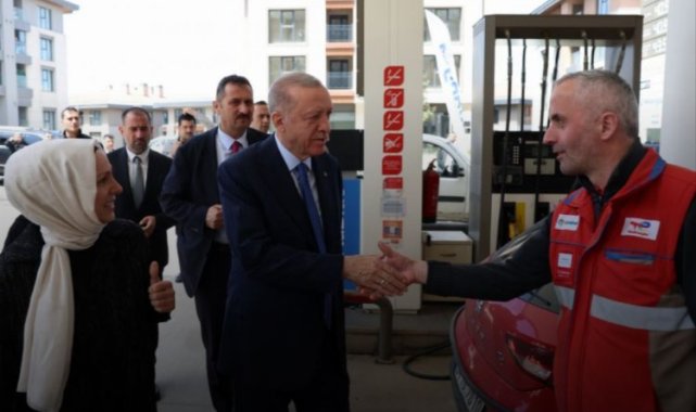 Cumhurbaşkanı Erdoğan, Üsküdar'da akaryakıt istasyonu çalışanlarını ziyaret etti