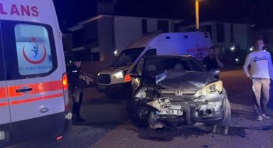 Düzce'de 2 otomobilin çarpıştığı kazada 4 kişi yaralandı