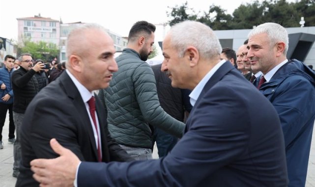 Gebzeliler meydanda bayramlaştı
