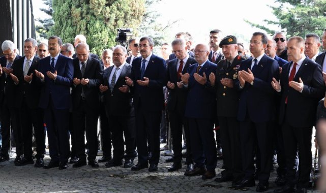 İmamoğlu Turgut Özal'ı anma törenine katıldı