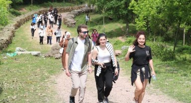 İzmit'te üniversiteli gençler doğayla buluştu