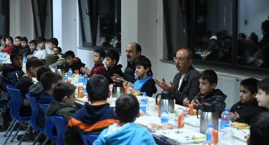 Konya'da başkanlar Hafızlık öğrencileriyle sahurda buluştu
