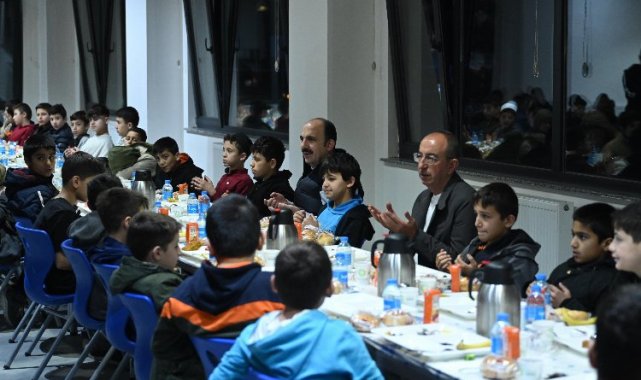 Konya'da başkanlar Hafızlık öğrencileriyle sahurda buluştu