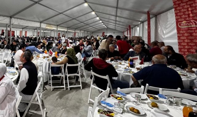 Lezita ailesi geleneksel iftar yemeklerinde buluştu