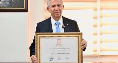 Mansur Yavaş da mazbatasını alarak kolları sıvadı