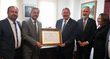 Milas'ta Başkanı Topuz hediye ve çiçek yerine ADD'ye bağış istedi