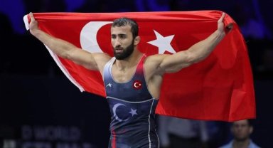Millilere Bakan'dan tebrik