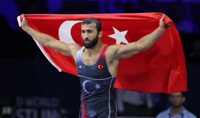 Millilere Bakan'dan tebrik