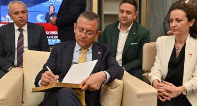 Seçim sonrası Manisa'da şeref defterine ilk 'Özel' not