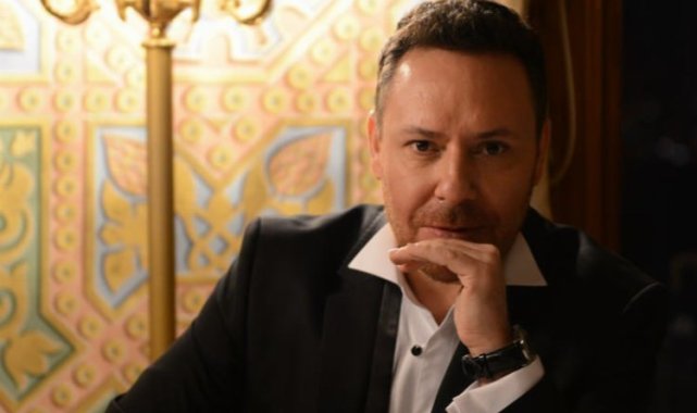 Yeni klibinde oğluyla oynadı