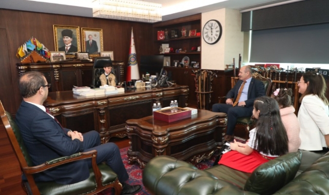 Zaimoğlu koltuğunu Muhammed'e devretti
