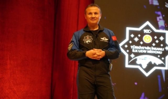 Alper Gezeravcı Bursa'da öğrencilerle buluştu