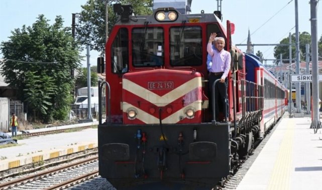 Bakü-Tiflis-Kars Demiryolu Hattı yeniden açıldı