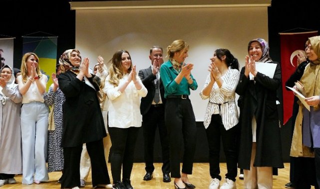 Beylikdüzü'nde okuma yazma kursu yeni mezunlarını verdi