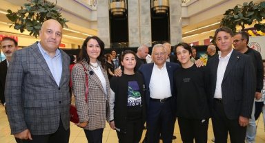 Büyükkılıç, 'Sağlık Hayattır, Sanat Hayattır Yağlı Boya Resim Sergisi'nin açılışına katıldı
