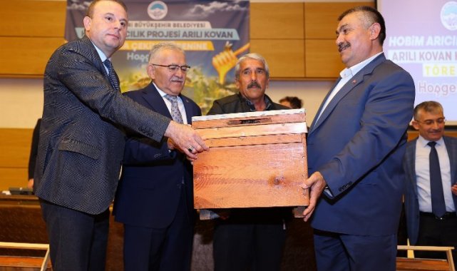 Büyükşehir'den 6 Milyon 270 bin TL'lik arılı kovan dağıtım töreni