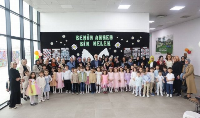 Çayırovalı miniklerden, Anneler Günü'ne özel program
