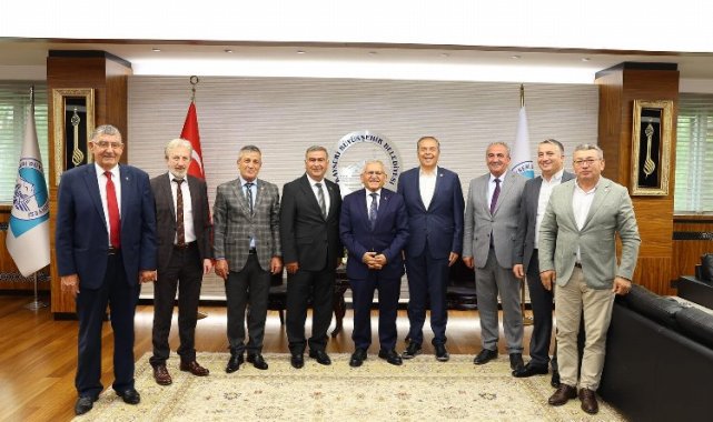 CHP heyetinden Başkan Büyükkılıç'a "hayırlı olsun" ziyareti