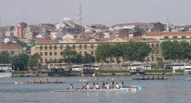 Haliç'te kürekler başarı için çekiliyor