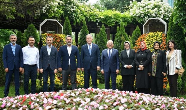Hulusi Akar ve Ayşe Böhürler'den Büyükkılıç'a tebrik ziyareti