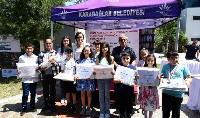 İzmir Karabağlar'da Başkan Kınay çocuklardan söz aldı