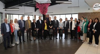 İzmit'te Anneler Günü'nde kadın muhtarlar unutulmadı