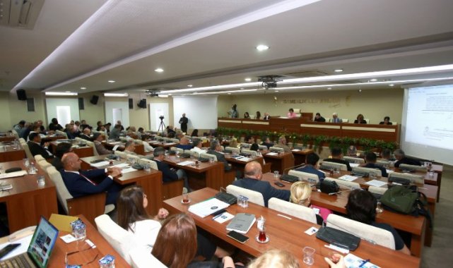Karabağlar Belediye Meclisi oturumunu SMA hastası Gülsima'ya bağışladı