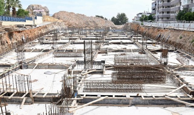 Karabağlar'da Yeşilyurt Pazaryeri çalışmaları hızla sürüyor