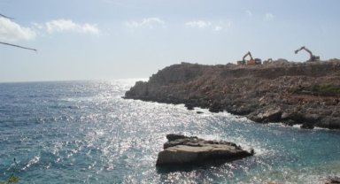 Kırtur Fethiye Faralya'daki ormanda patlayıcı kullandı