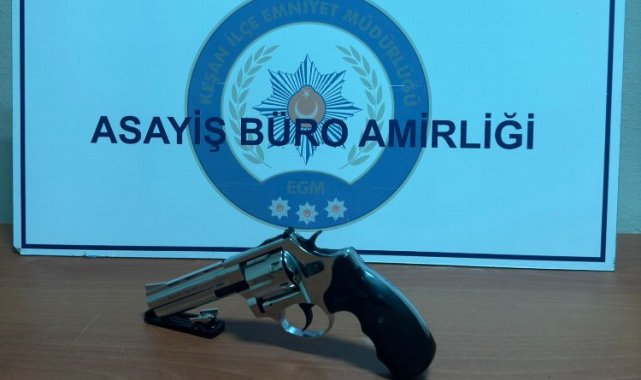 Kuru sıkı tabancayla yakalandı