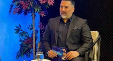 Murat Hançer, sunuculuk başarısıyla göz kamaştırıyor