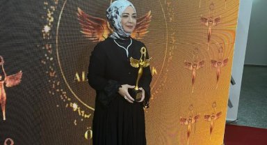 Nevin Arvas " Yılın En İyi Çıkış Yapan Yazarı" ödülünü aldı