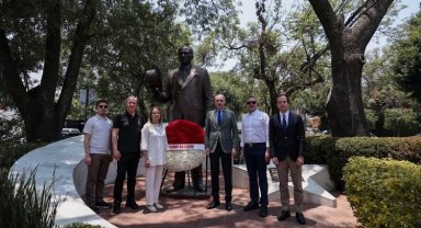 Numan Kurtulmuş'tan Meksika'daki Atatürk Anıtı'na ziyaret