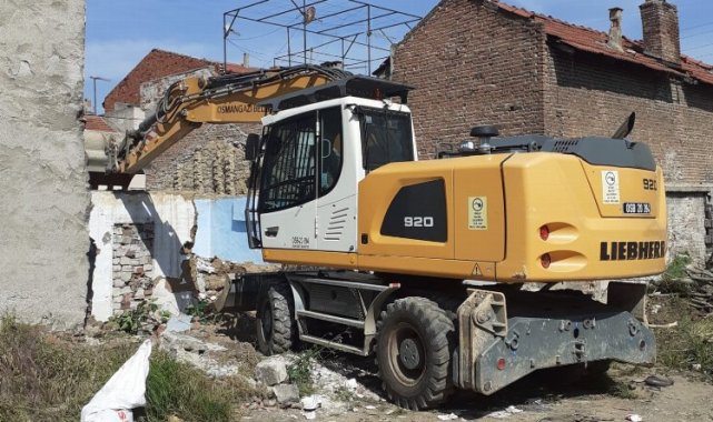 Osmangazi'de metruk bina mesaisi