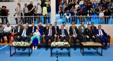 Özdoğan: "Gençler bizim geleceğimiz, umudumuz, her şeyimiz"