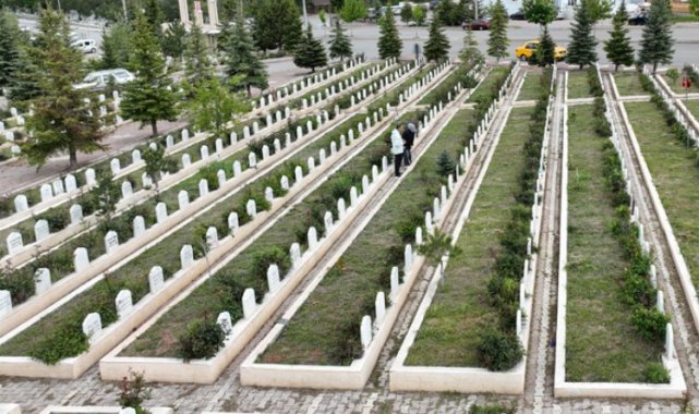 Sivas'ta mezarlıklarda kapsamlı temizlik